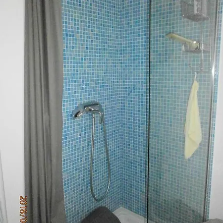 Apartment Equipe Avec Jardin+parking A La Plage... *