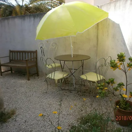 아파트 Equipe Avec Jardin+parking A La Plage... 라시오타